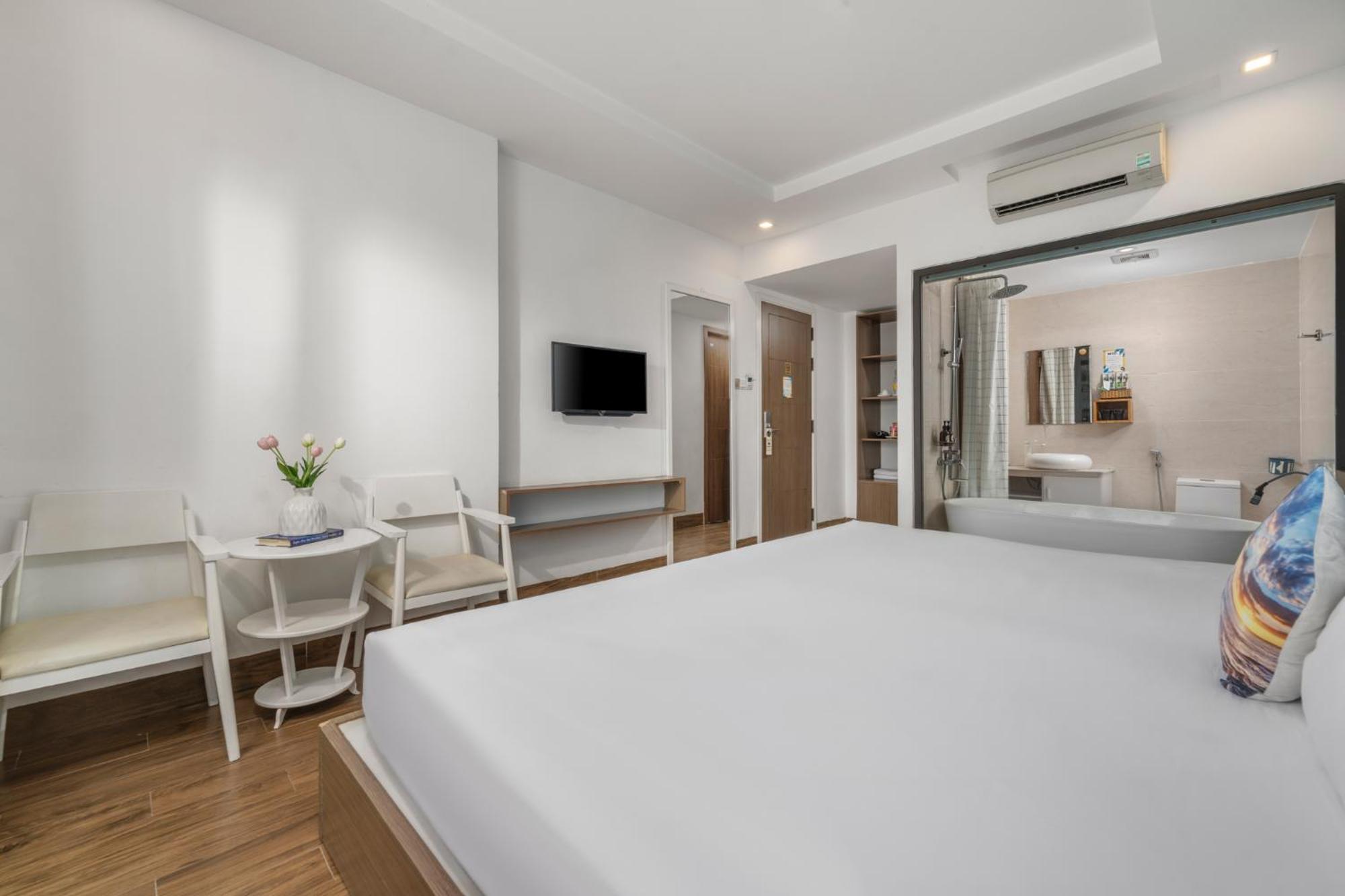 Domi Danang Beach Hotel Bagian luar foto