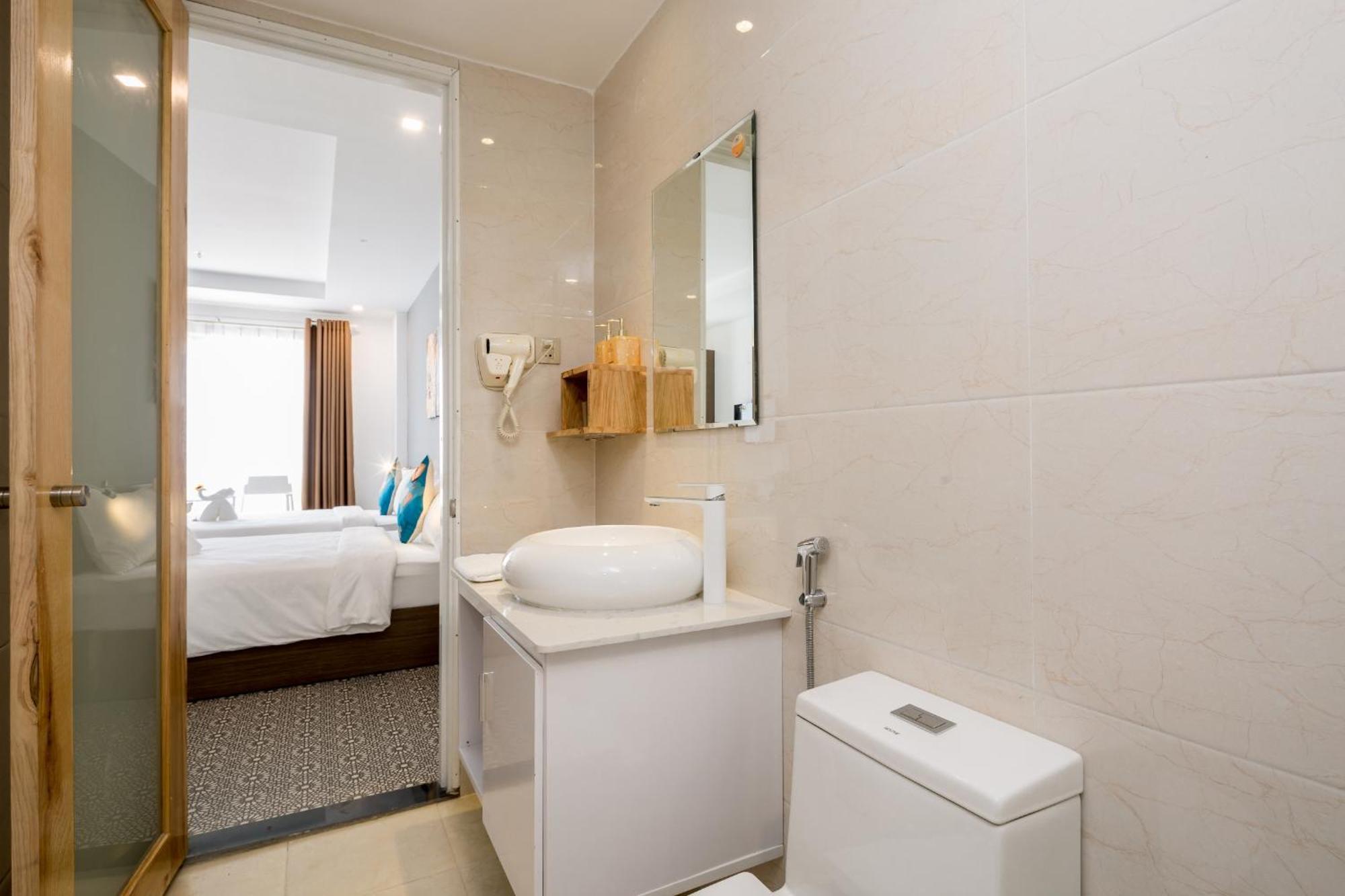 Domi Danang Beach Hotel Bagian luar foto